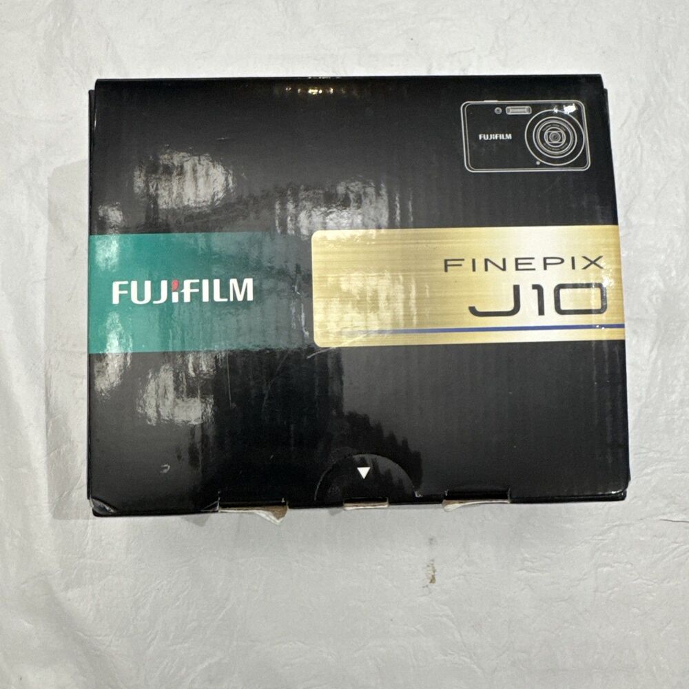 Fujifilm FinePix J150w Silver Digital Camera w/ Batteries and Charger- USED Once - Picture 1 of 5